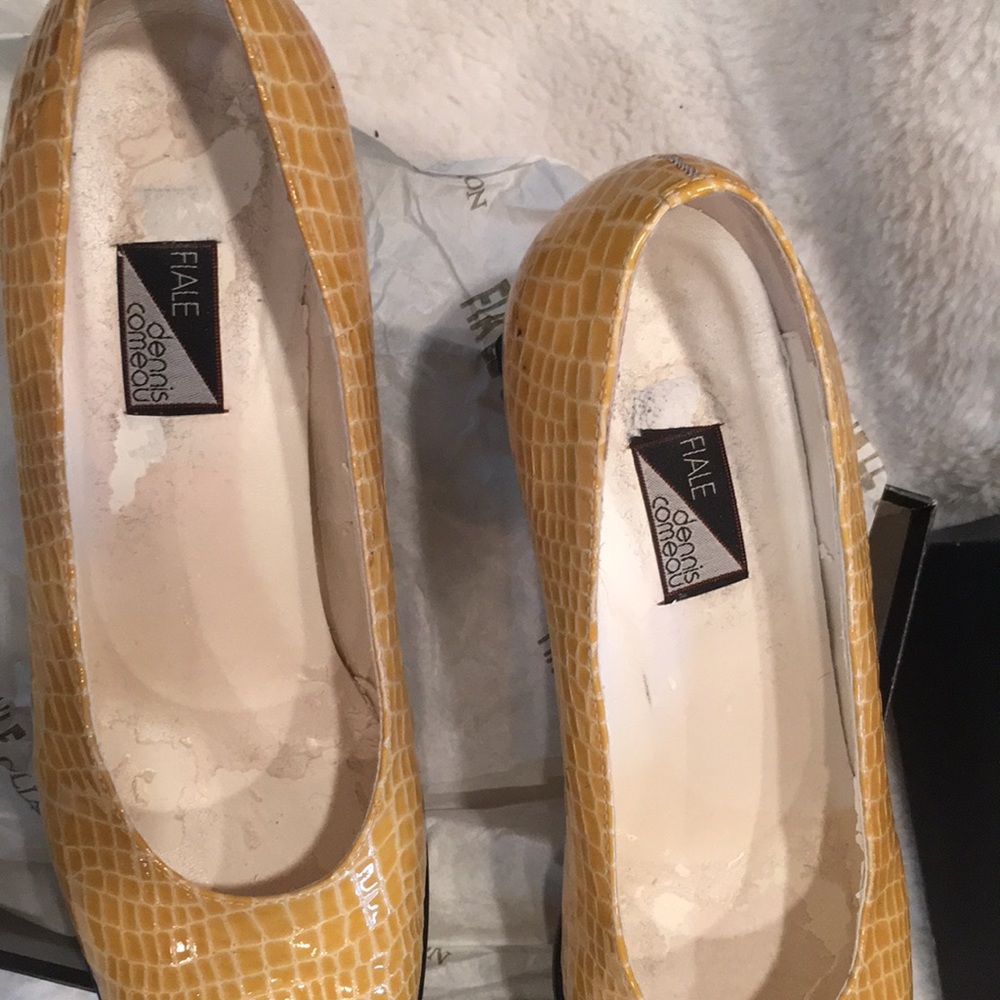 Shoes - Picture 6 of 7